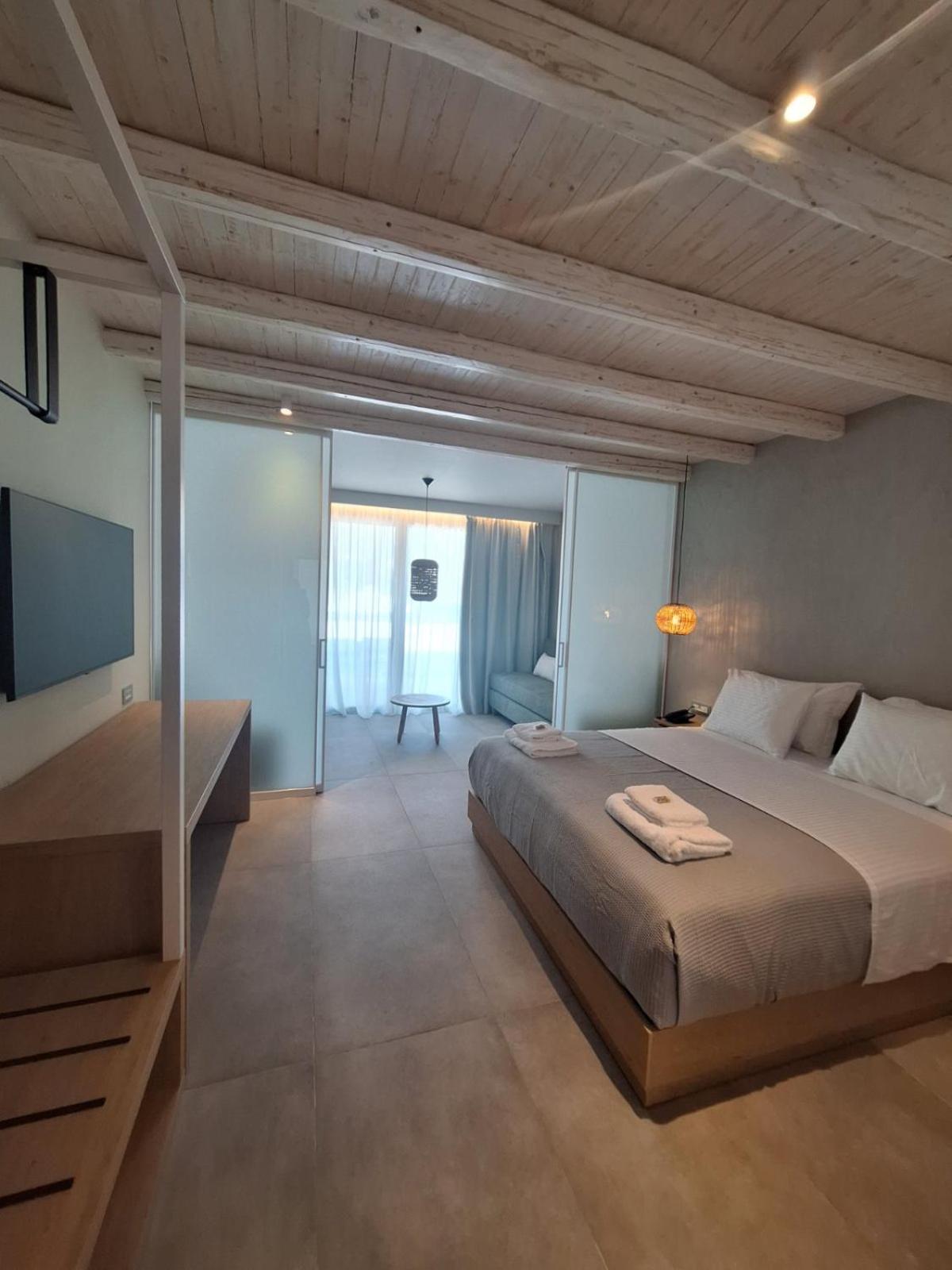 Alboro Seaside Hotel *